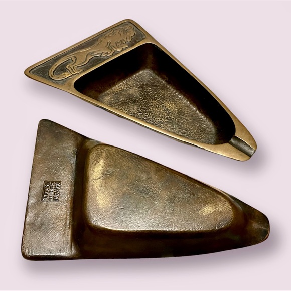 1960s MidCentury Modern DAYAGI Solid Brass Ash Trays (Set of 2) - Picture 2 of 4